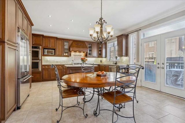 2094 Devonshire Cres, House detached with 4 bedrooms, 5 bathrooms and 6 parking in Oakville ON | Image 4