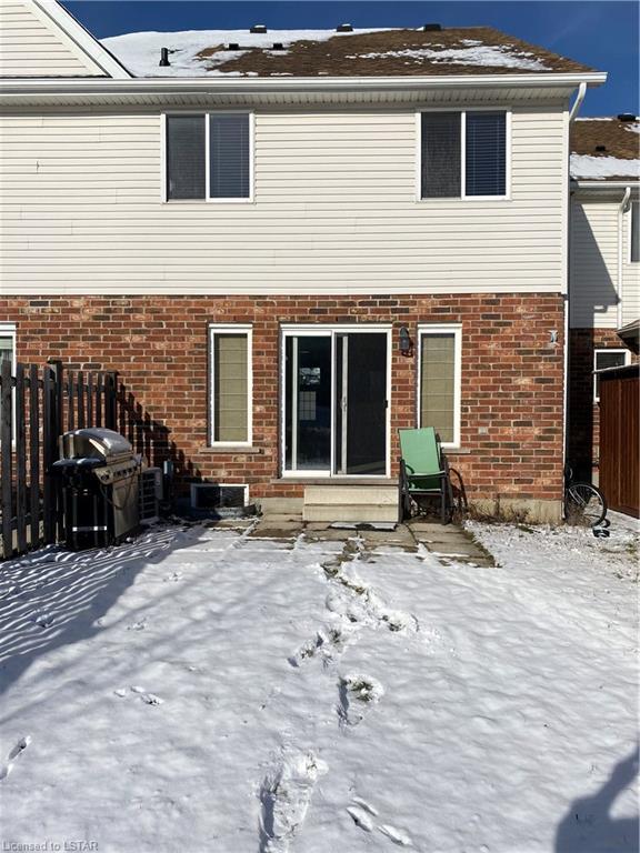 94 Colton Circle, House attached with 3 bedrooms, 2 bathrooms and 2 parking in Kitchener ON | Image 4