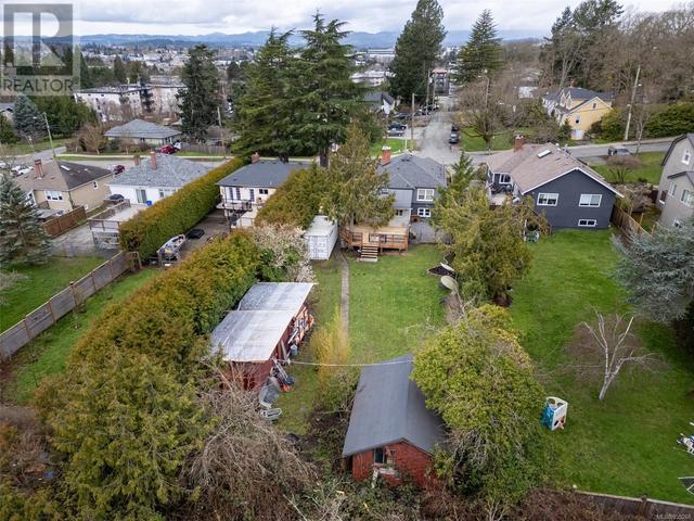3319 Linwood Ave, House detached with 5 bedrooms, 2 bathrooms and 6 parking in Saanich BC | Image 48