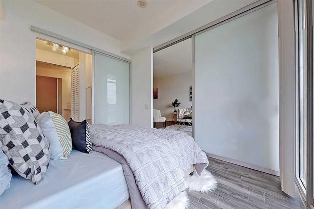 916 - 103 The Queensway, Condo with 1 bedrooms, 1 bathrooms and 1 parking in Toronto ON | Image 3