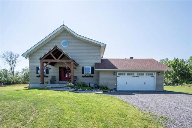 15108 North Lunenburg Road W, House detached with 3 bedrooms, 2 bathrooms and 10 parking in South Stormont ON | Image 2