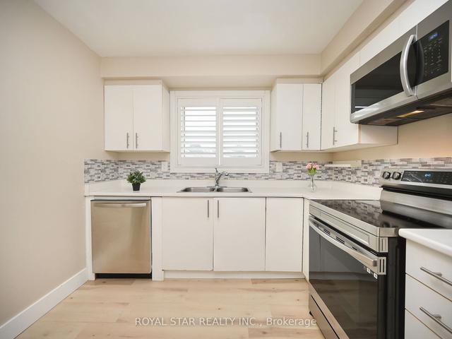139 - 400 Mississauga Valley Blvd, Townhouse with 4 bedrooms, 3 bathrooms and 2 parking in Mississauga ON | Image 5
