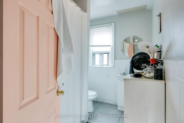 1531 Dupont St, House semidetached with 4 bedrooms, 6 bathrooms and 4 parking in Toronto ON | Image 13