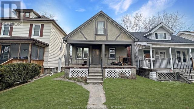211 Josephine, House detached with 6 bedrooms, 2 bathrooms and null parking in Windsor ON | Image 1