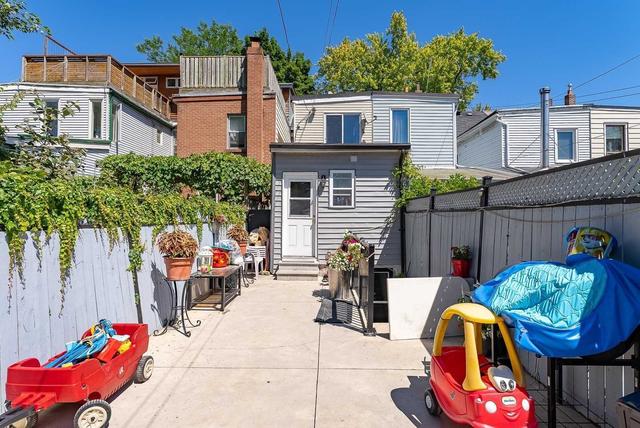 240 Lisgar St, House attached with 5 bedrooms, 3 bathrooms and 1 parking in Toronto ON | Image 21
