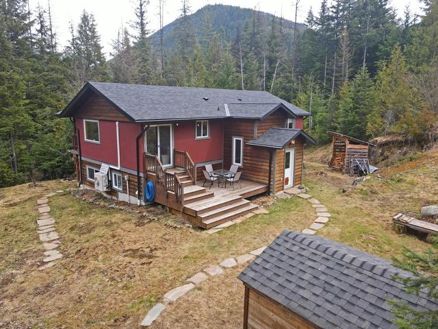 6652 Zeeben Road, House detached with 4 bedrooms, 2 bathrooms and null parking in Central Kootenay G BC | Image 41