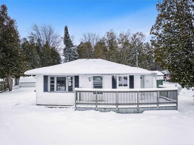 9 Johnston St, House detached with 2 bedrooms, 1 bathrooms and 4 parking in Georgina ON | Image 32