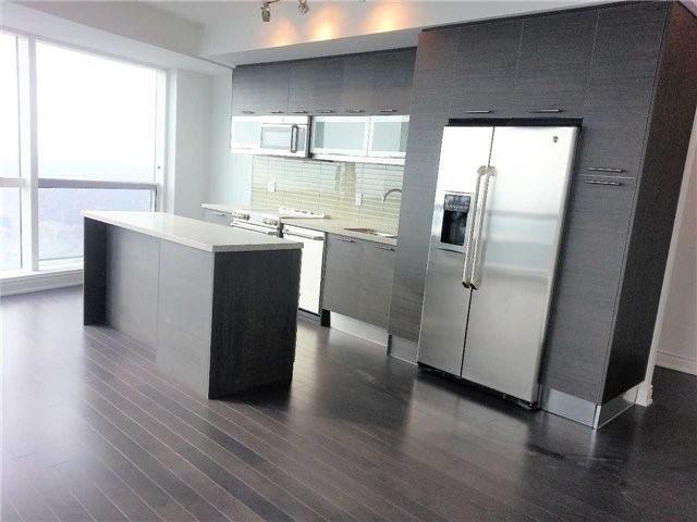 6110 - 388 Yonge St, Condo with 2 bedrooms, 2 bathrooms and 1 parking in Toronto ON | Image 2