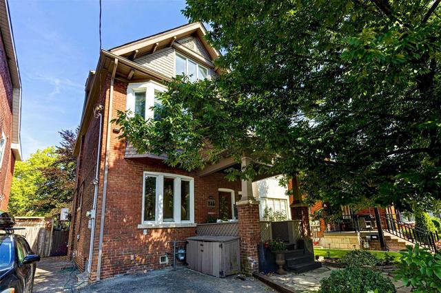 845 Carlaw Ave, House detached with 4 bedrooms, 3 bathrooms and 2 parking in Toronto ON | Image 1
