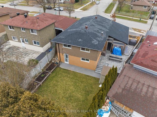 2b Summerglade Dr, House detached with 3 bedrooms, 2 bathrooms and 4 parking in Toronto ON | Image 31
