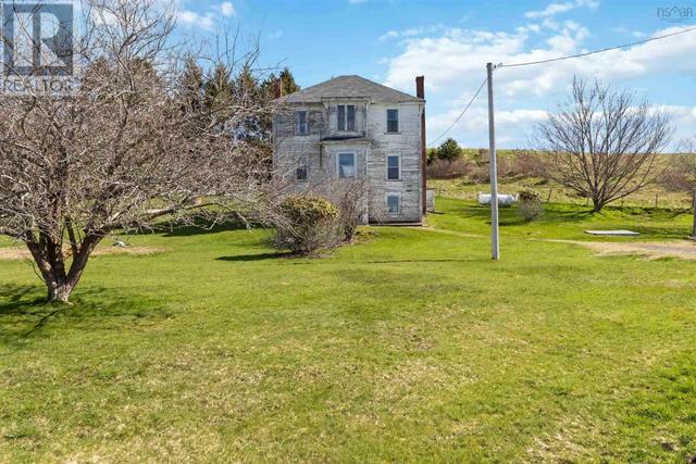 688 Mason Beach Road, House detached with 8 bedrooms, 1 bathrooms and null parking in Lunenburg MD NS | Image 5