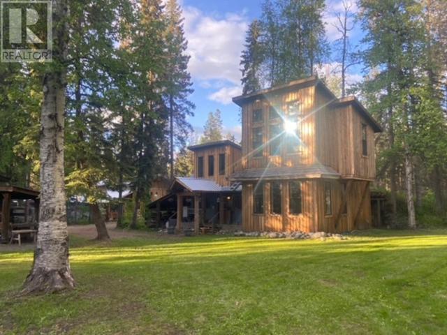 1919 Aveling Coalmine Road, House detached with 2 bedrooms, 2 bathrooms and null parking in Bulkley Nechako A BC | Image 1