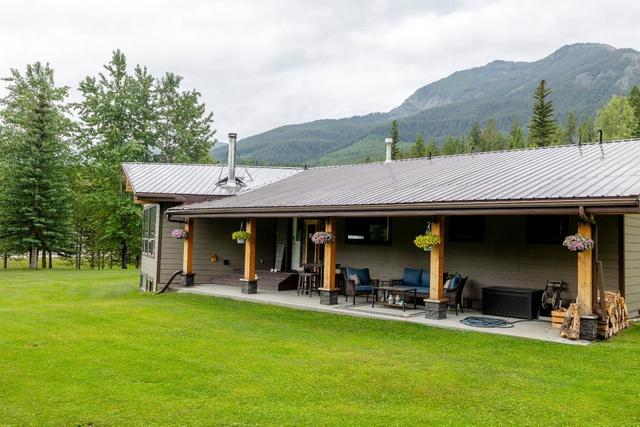 3000 Balmer Drive, House detached with 4 bedrooms, 3 bathrooms and null parking in Elkford BC | Image 3
