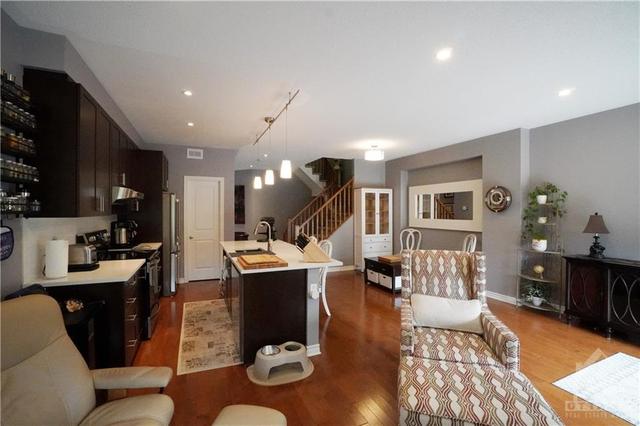 201 Espin Heights, Home with 3 bedrooms, 3 bathrooms and 3 parking in Ottawa ON | Image 7