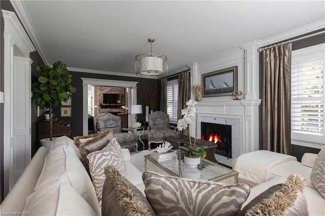 19 Hillcrest Ave, House detached with 4 bedrooms, 4 bathrooms and 6 parking in St. Catharines ON | Image 4