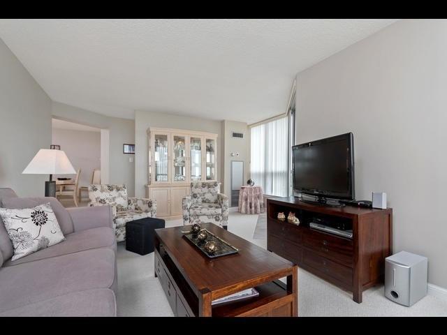 1001 - 10 Laurelcrest St, Condo with 2 bedrooms, 2 bathrooms and 2 parking in Brampton ON | Image 10