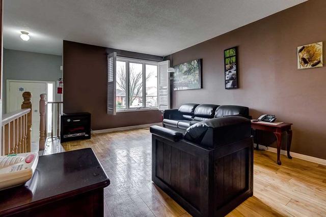 75 Cartier Cres, House attached with 3 bedrooms, 2 bathrooms and 5 parking in Hamilton ON | Image 9