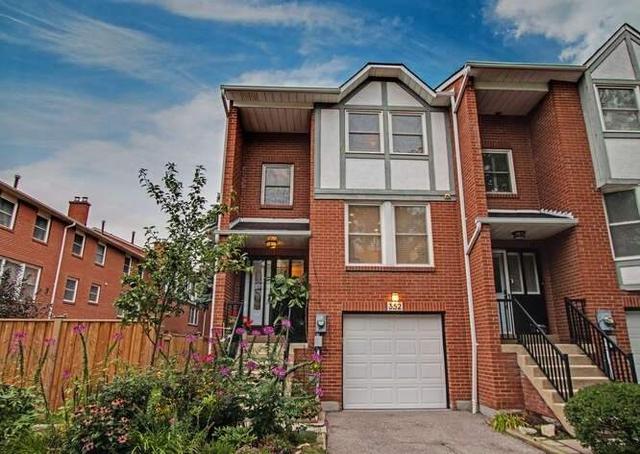 352 Simonston Blvd, Townhouse with 3 bedrooms, 3 bathrooms and 2 parking in Markham ON | Image 1