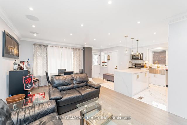 10 Compton Dr, House detached with 3 bedrooms, 4 bathrooms and 8 parking in Toronto ON | Image 39