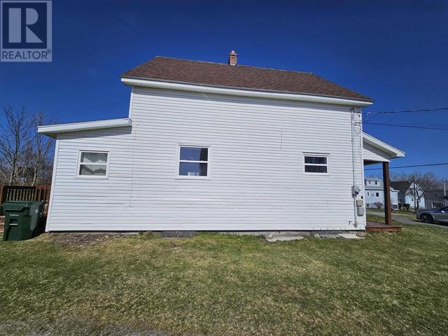 29 Duke Street, House detached with 3 bedrooms, 1 bathrooms and null parking in Cape Breton NS | Image 2