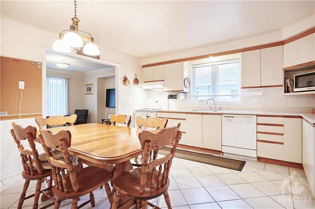 1302 Normandy Crescent, House detached with 4 bedrooms, 3 bathrooms and 3 parking in Ottawa ON | Image 11