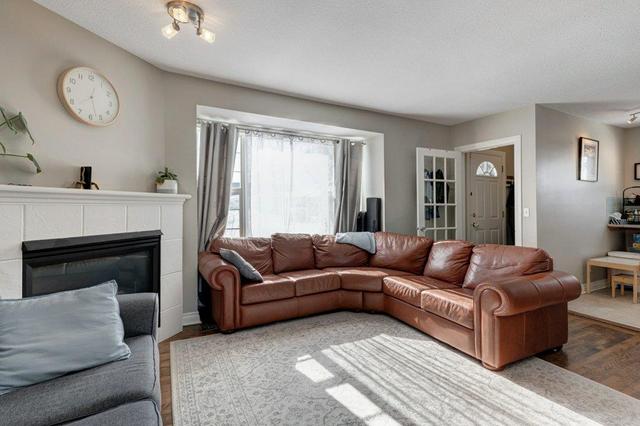 38 Quentin Place Sw, Home with 3 bedrooms, 2 bathrooms and 2 parking in Calgary AB | Image 15