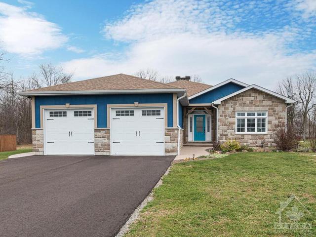37 Kelly's Road, House detached with 3 bedrooms, 3 bathrooms and 8 parking in Rideau Lakes ON | Card Image