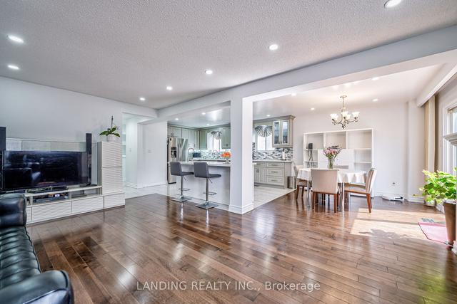 52 Yatesbury Rd, House semidetached with 4 bedrooms, 4 bathrooms and 6 parking in Toronto ON | Image 9