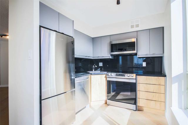 2112 - 44 St Joseph St, Condo with 2 bedrooms, 2 bathrooms and 1 parking in Toronto ON | Image 5