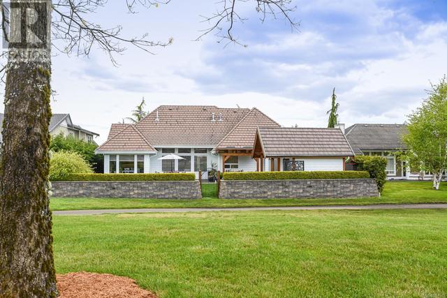 3254 Majestic Dr, House detached with 4 bedrooms, 3 bathrooms and 6 parking in Courtenay BC | Image 54