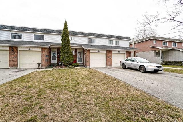 27 Huntsville St, Townhouse with 3 bedrooms, 2 bathrooms and 3 parking in Hamilton ON | Image 1