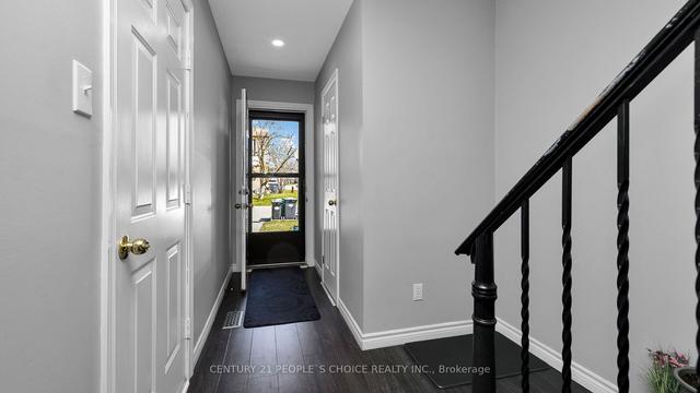64 Dawson Cres, Townhouse with 3 bedrooms, 3 bathrooms and 2 parking in Brampton ON | Image 35