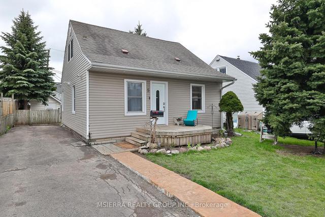 5 York St, House detached with 3 bedrooms, 2 bathrooms and 4 parking in Ajax ON | Image 1