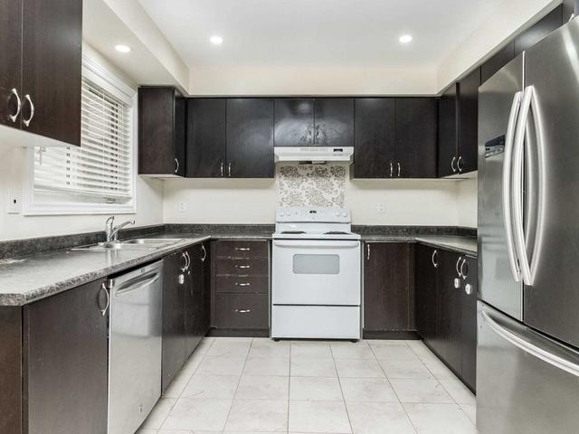 09 - 200 Veterans Dr, House attached with 3 bedrooms, 2 bathrooms and 2 parking in Brampton ON | Image 3