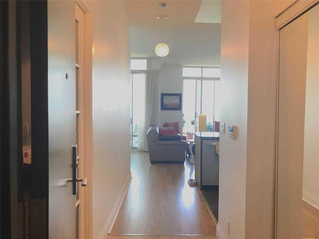 Lph7 - 90 Absolute Ave, Condo with 2 bedrooms, 2 bathrooms and 1 parking in Mississauga ON | Image 3