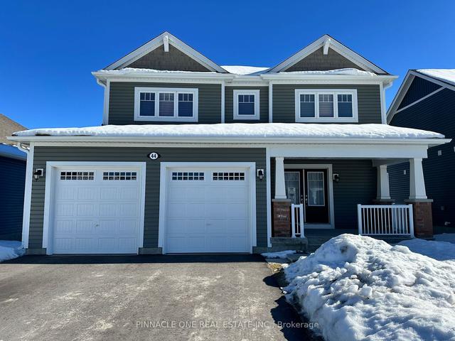 44 Chambery St, House detached with 3 bedrooms, 3 bathrooms and 4 parking in Bracebridge ON | Image 1