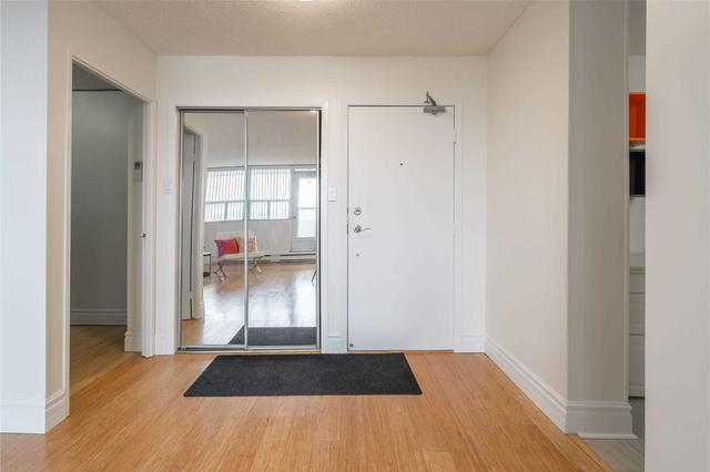 612 - 700 Dynes Rd, Condo with 3 bedrooms, 2 bathrooms and 1 parking in Burlington ON | Image 3