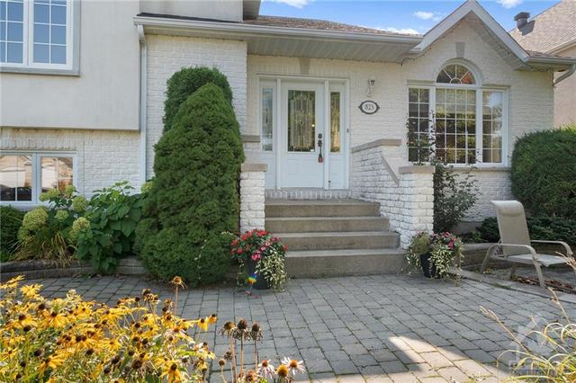 823 Laval Street, House detached with 3 bedrooms, 2 bathrooms and 4 parking in Casselman ON | Image 2