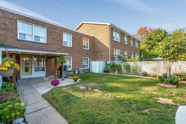 16 - 529 Claridge Rd, Townhouse with 3 bedrooms, 2 bathrooms and 2 parking in Burlington ON | Image 1