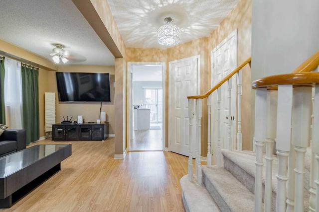 585 Skinner Ave, House semidetached with 3 bedrooms, 4 bathrooms and 3 parking in Newmarket ON | Image 2