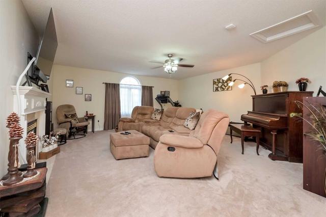 62 Jessica Dr, House detached with 4 bedrooms, 4 bathrooms and 4 parking in Barrie ON | Image 9