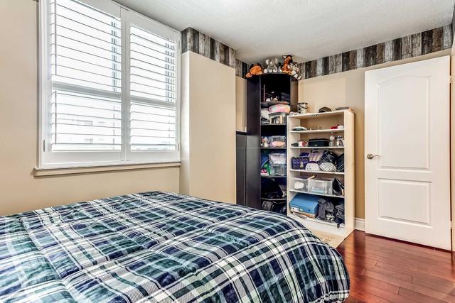 1202 - 80 Inverlochy Blvd, Condo with 3 bedrooms, 2 bathrooms and 1 parking in Markham ON | Image 2