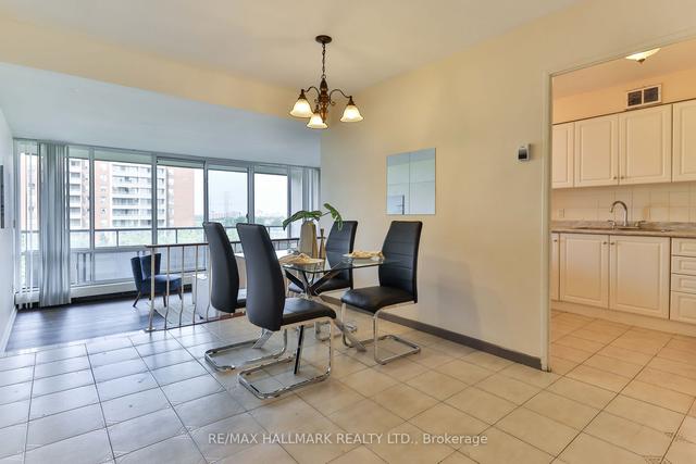 701 - 9 Four Winds Dr, Condo with 2 bedrooms, 1 bathrooms and 1 parking in Toronto ON | Image 3