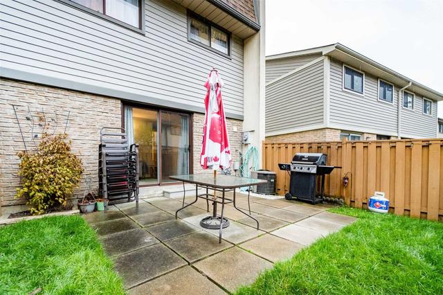 116 Ashton Cres, Townhouse with 3 bedrooms, 2 bathrooms and 2 parking in Brampton ON | Image 30