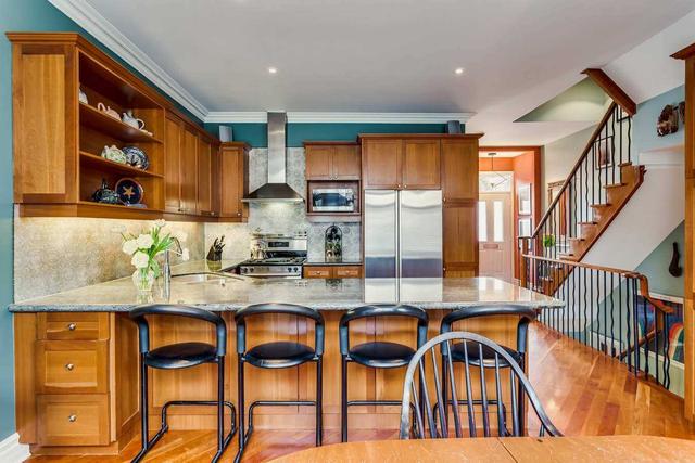 34 Marlborough Ave, House attached with 3 bedrooms, 4 bathrooms and 2 parking in Toronto ON | Image 4