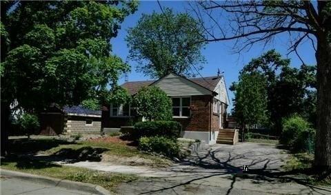 65 Nelson St E, House detached with 2 bedrooms, 1 bathrooms and 2 parking in Brampton ON | Image 1