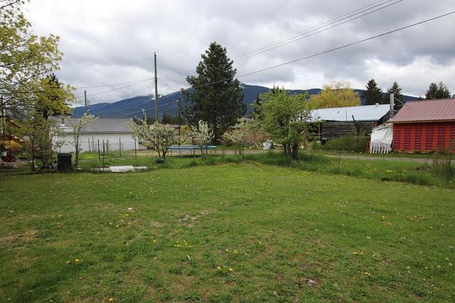 312 6th Avenue, House detached with 2 bedrooms, 1 bathrooms and 4 parking in Nakusp BC | Image 10
