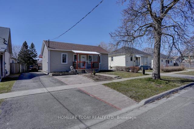 804 Rowena St, House detached with 3 bedrooms, 2 bathrooms and 3 parking in Oshawa ON | Image 12