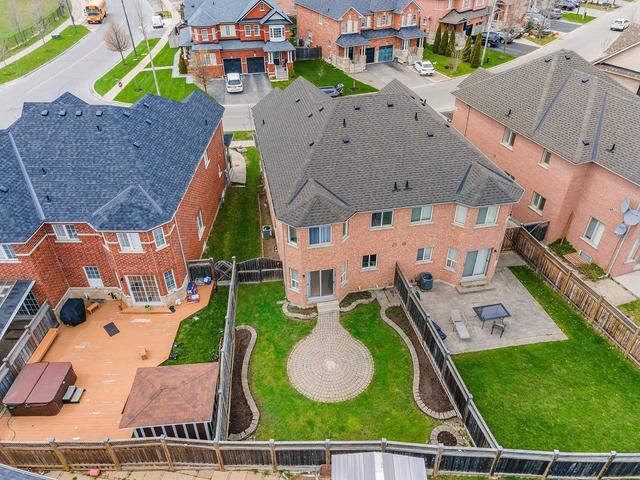 7 Twin Hills Cres, House semidetached with 3 bedrooms, 4 bathrooms and 2 parking in Vaughan ON | Image 28