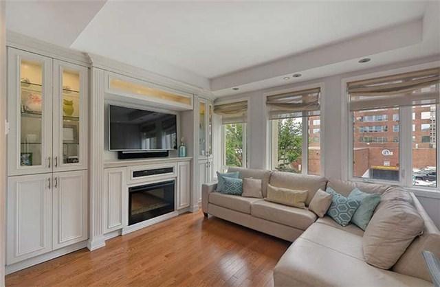 30c Mcmurrich St, Townhouse with 2 bedrooms, 2 bathrooms and 1 parking in Toronto ON | Image 3